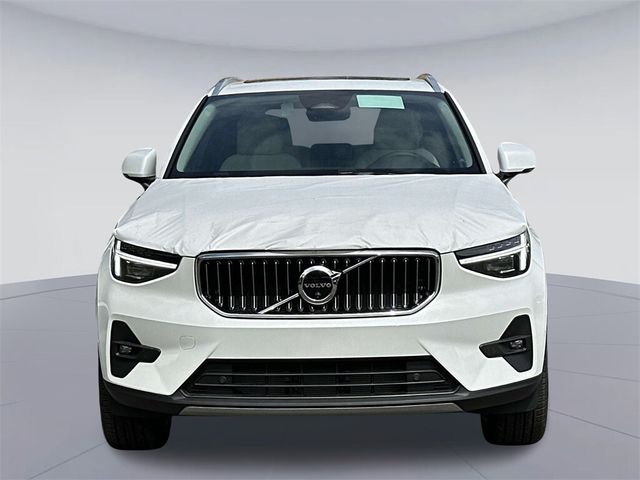 2025 Volvo XC40 Ultra Bright Theme