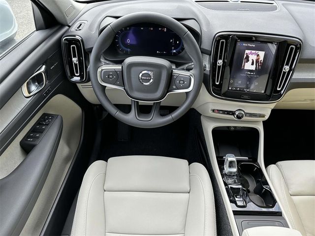 2025 Volvo XC40 Ultra Bright Theme