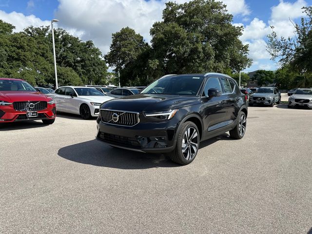 2025 Volvo XC40 Ultra Bright Theme