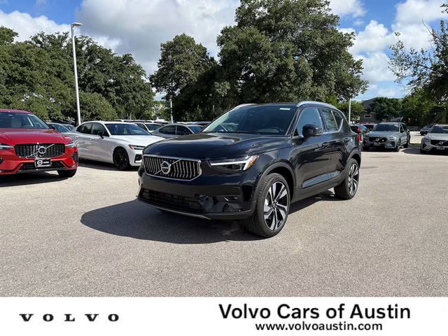 2025 Volvo XC40 Ultra Bright Theme