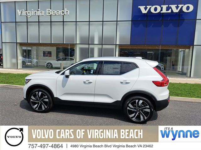 2025 Volvo XC40 Ultra Bright Theme