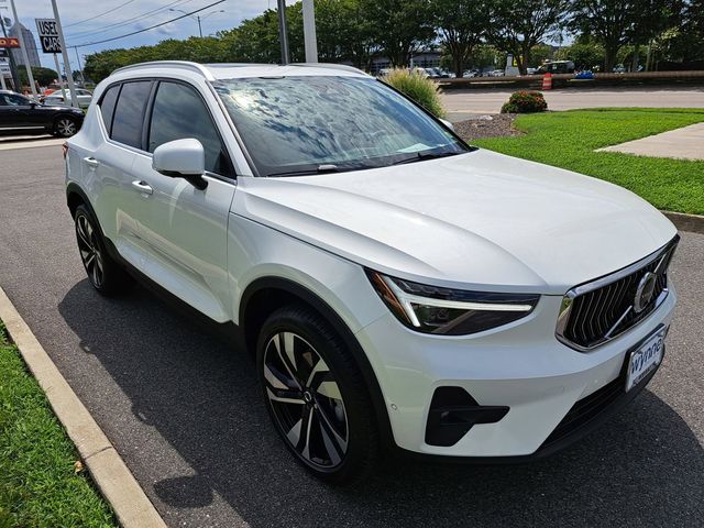 2025 Volvo XC40 Ultra Bright Theme