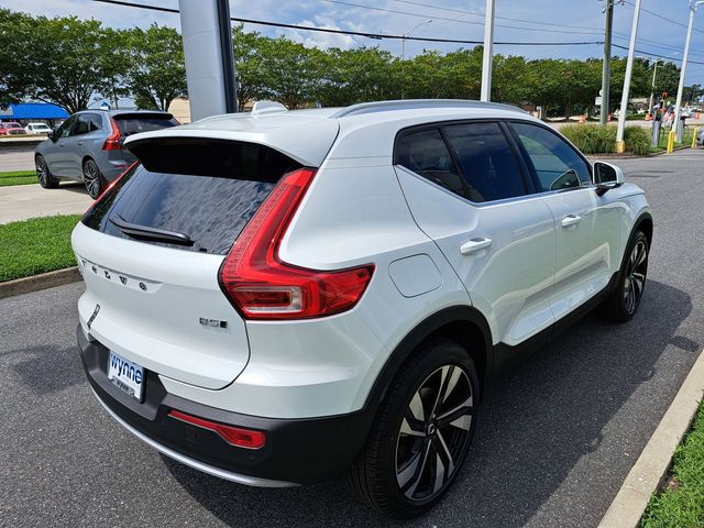 2025 Volvo XC40 Ultra Bright Theme