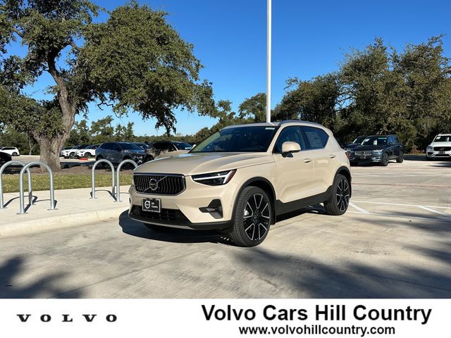 2025 Volvo XC40 Ultra Bright Theme