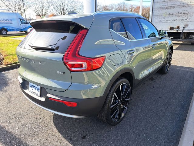 2025 Volvo XC40 Ultra Bright Theme