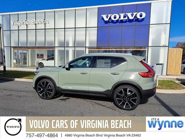 2025 Volvo XC40 Ultra Bright Theme