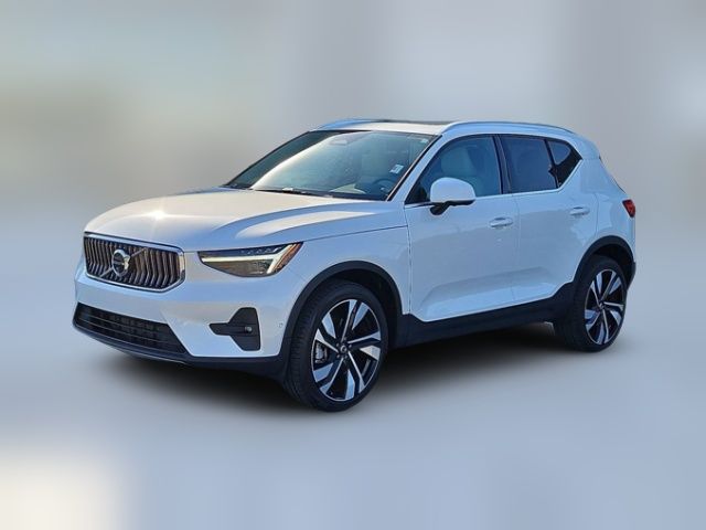 2025 Volvo XC40 Ultra Bright Theme