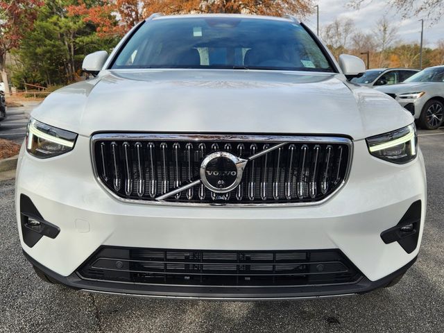 2025 Volvo XC40 Ultra Bright Theme