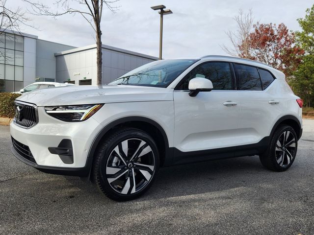 2025 Volvo XC40 Ultra Bright Theme