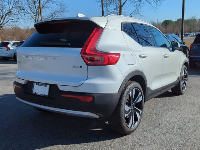 2025 Volvo XC40 Ultra Bright Theme