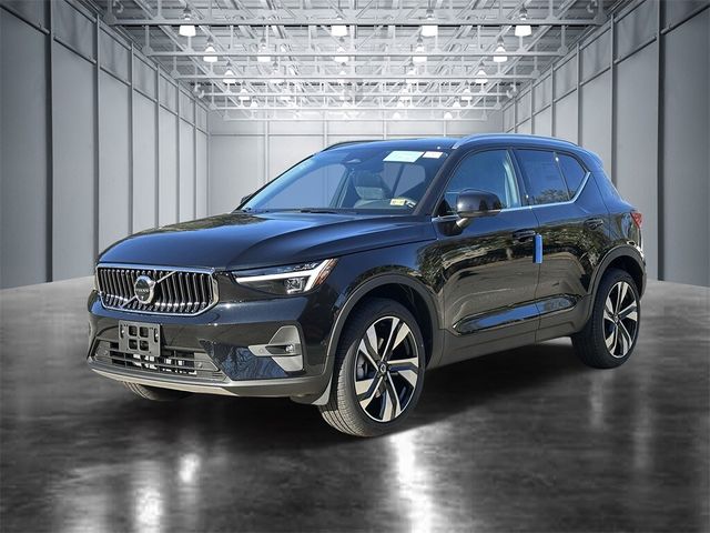 2025 Volvo XC40 Ultra Bright Theme