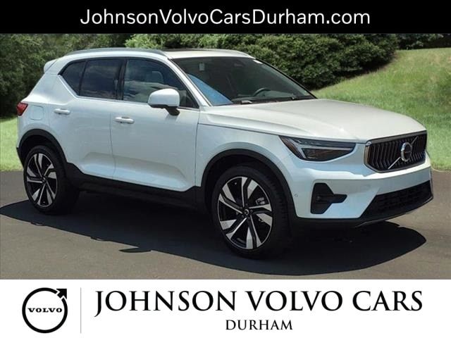 2025 Volvo XC40 Ultra Bright Theme