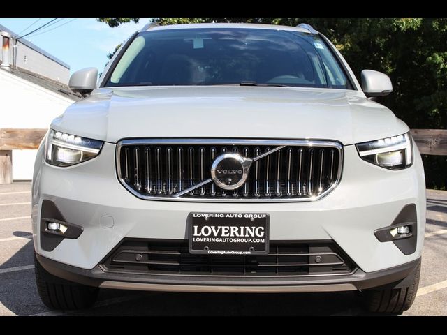 2025 Volvo XC40 Ultra Bright Theme