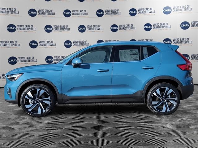 2025 Volvo XC40 Ultra Bright Theme