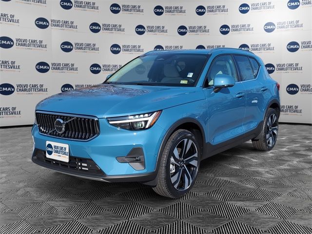 2025 Volvo XC40 Ultra Bright Theme