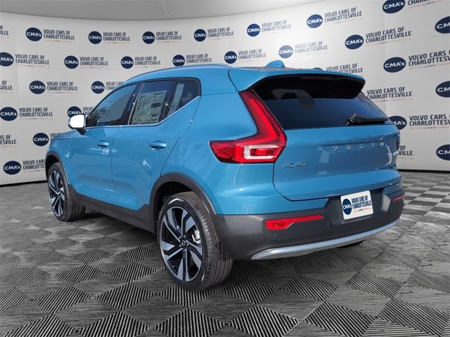 2025 Volvo XC40 Ultra Bright Theme