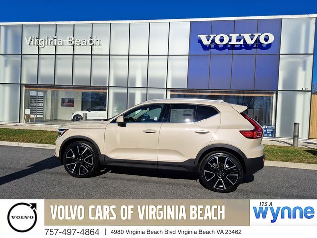 2025 Volvo XC40 Ultra Bright Theme