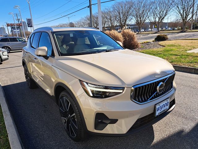 2025 Volvo XC40 Ultra Bright Theme