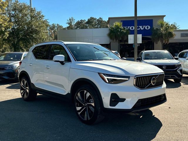 2025 Volvo XC40 Ultra Bright Theme