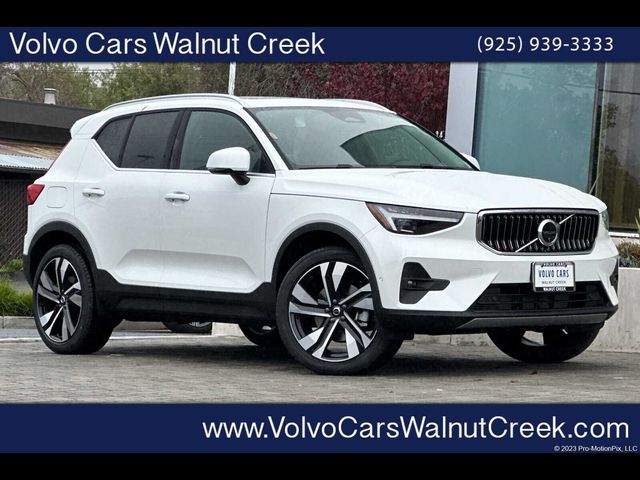 2025 Volvo XC40 Ultra Bright Theme