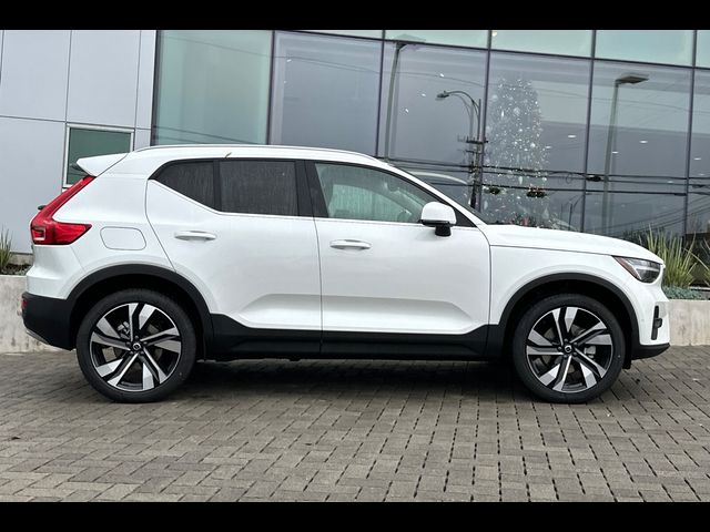 2025 Volvo XC40 Ultra Bright Theme