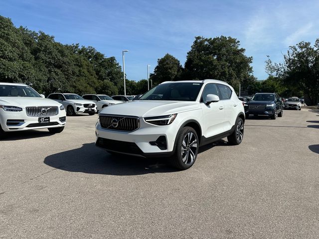 2025 Volvo XC40 Ultra Bright Theme