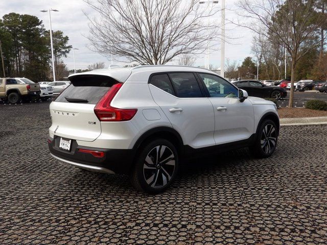 2025 Volvo XC40 Ultra Bright Theme