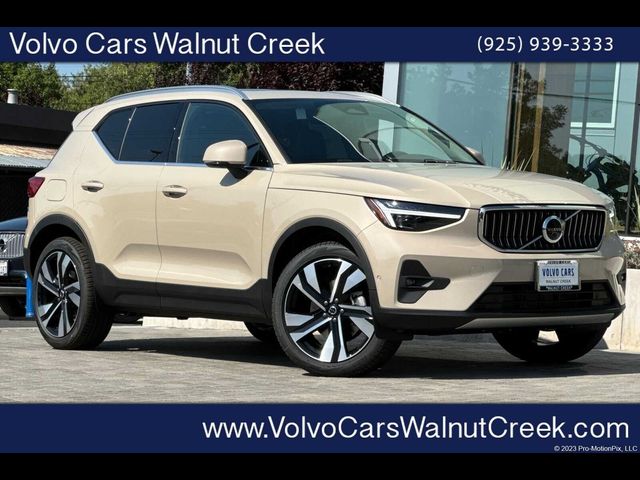 2025 Volvo XC40 Ultra Bright Theme