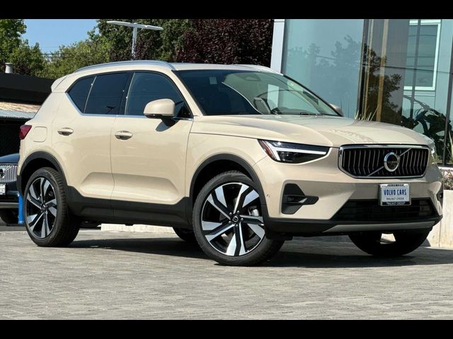 2025 Volvo XC40 Ultra Bright Theme