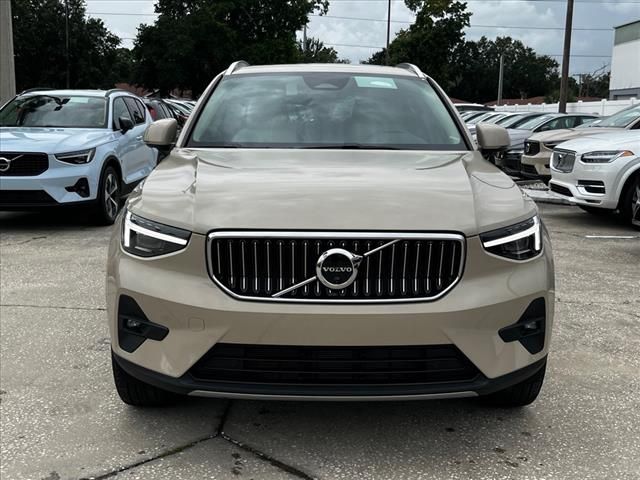 2025 Volvo XC40 Ultra Bright Theme