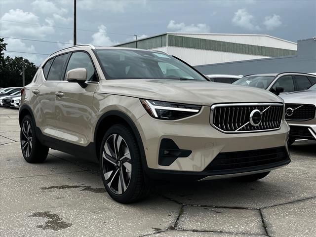 2025 Volvo XC40 Ultra Bright Theme