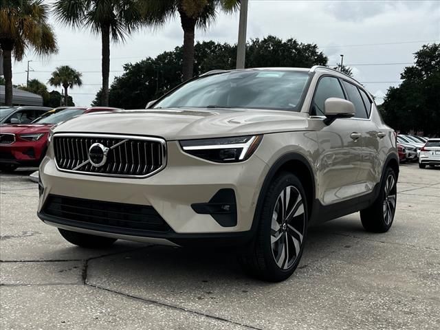 2025 Volvo XC40 Ultra Bright Theme