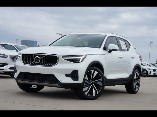 2025 Volvo XC40 Ultra Bright Theme