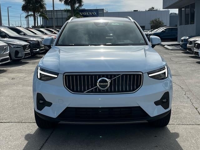 2025 Volvo XC40 Ultra Bright Theme