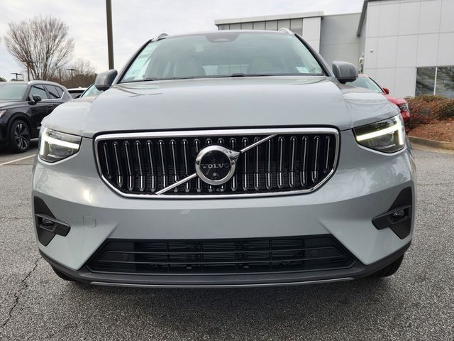 2025 Volvo XC40 Ultra Bright Theme