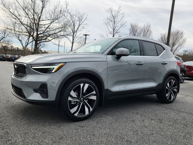 2025 Volvo XC40 Ultra Bright Theme