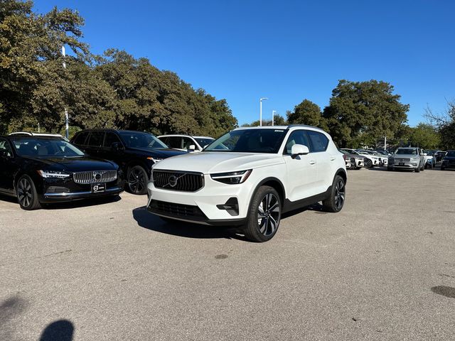 2025 Volvo XC40 Ultra Bright Theme