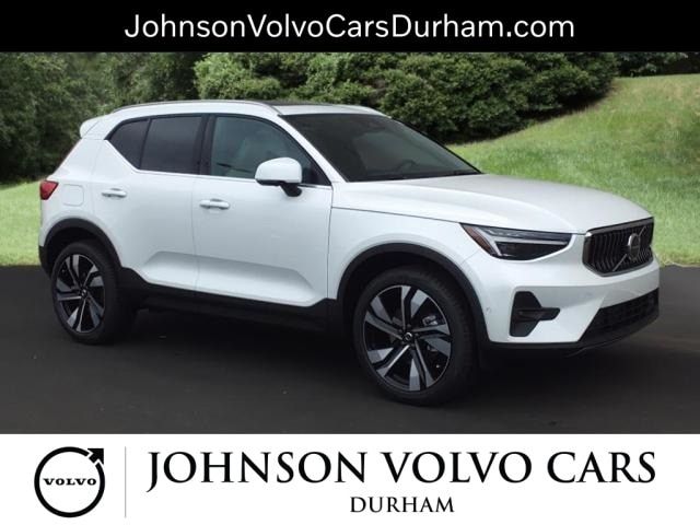 2025 Volvo XC40 Ultra Bright Theme