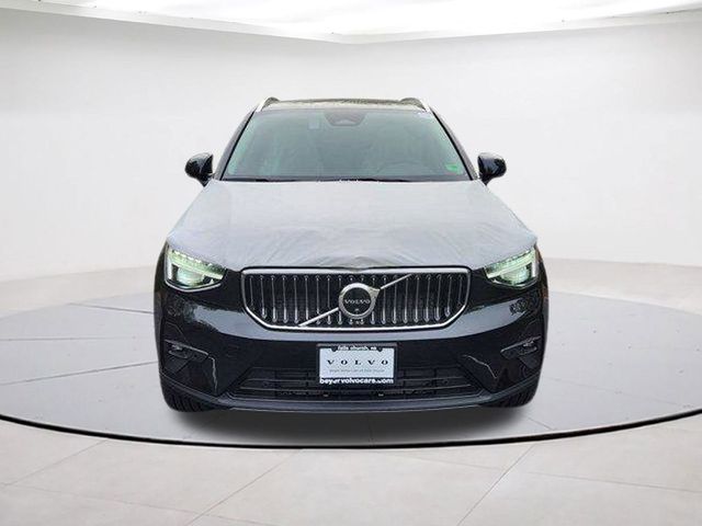 2025 Volvo XC40 Ultra Bright Theme