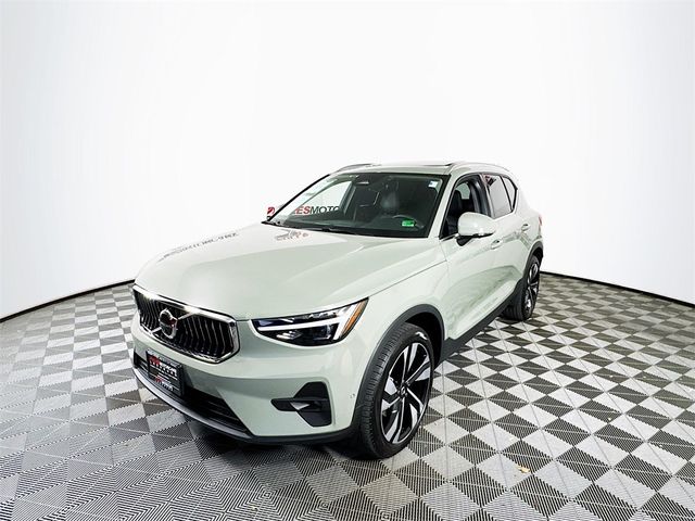 2025 Volvo XC40 Ultra Bright Theme