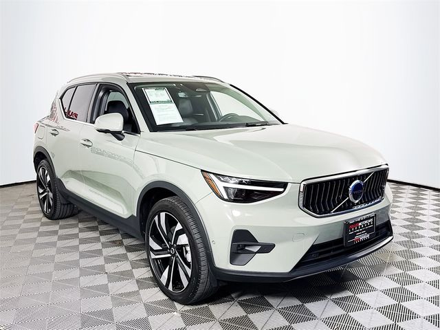 2025 Volvo XC40 Ultra Bright Theme