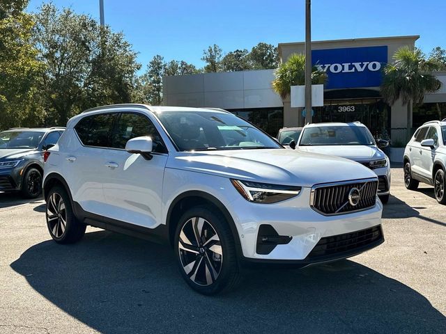 2025 Volvo XC40 Ultra Bright Theme