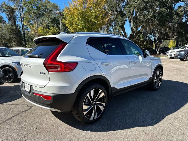 2025 Volvo XC40 Ultra Bright Theme