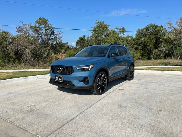 2025 Volvo XC40 Ultra Dark Theme