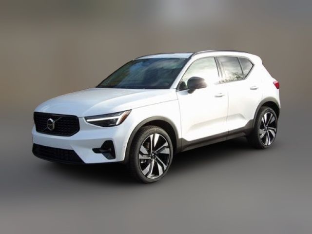 2025 Volvo XC40 Ultra Dark Theme