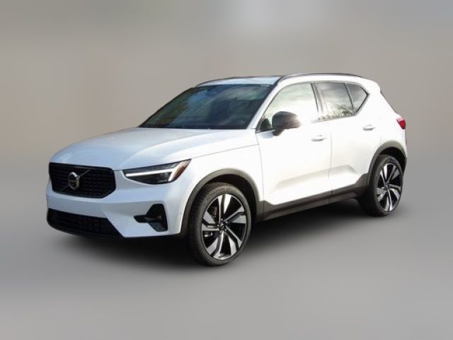 2025 Volvo XC40 Ultra Dark Theme