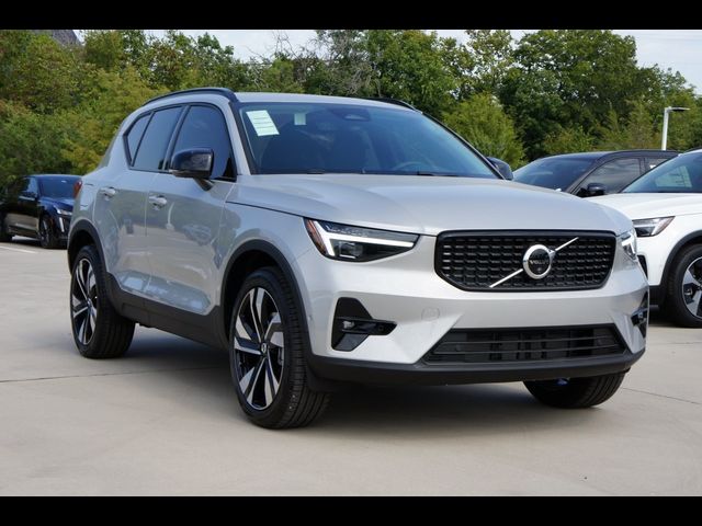 2025 Volvo XC40 Ultra Dark Theme