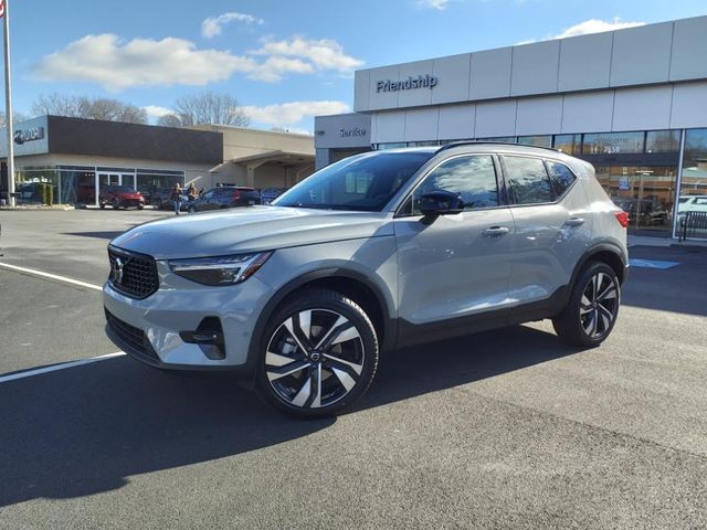 2025 Volvo XC40 Ultra Dark Theme