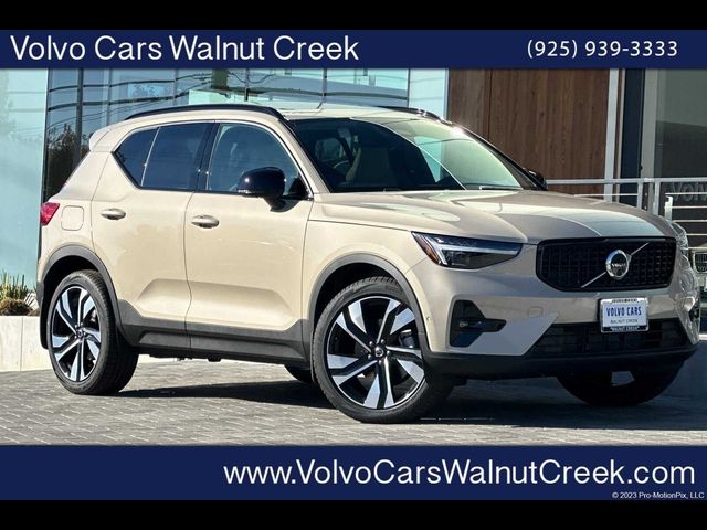 2025 Volvo XC40 Ultra Dark Theme