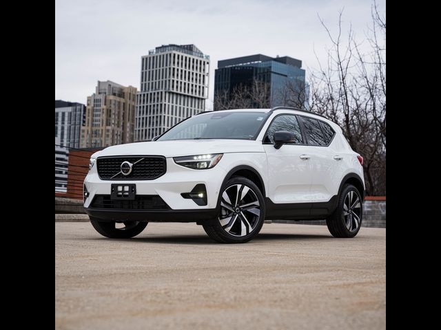 2025 Volvo XC40 Ultra Dark Theme